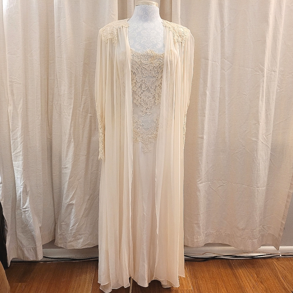 RARE Vintage/ Antique Women's Night Gown and Robe Set Ivory Floral Lace Set Silk